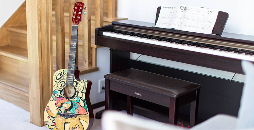 Casa La Mount  - Piano and guitar